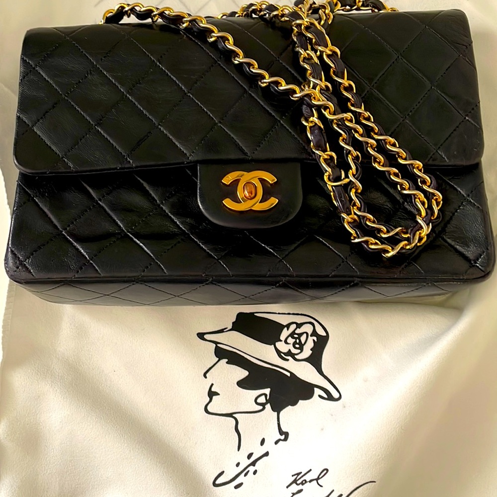 Chanel classic flat black